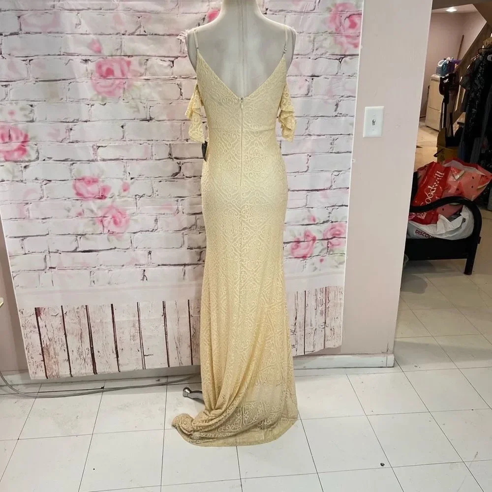 Lulu’s Declare My Love Cream Lace Cold-Shoulder Mermaid Maxi Dress